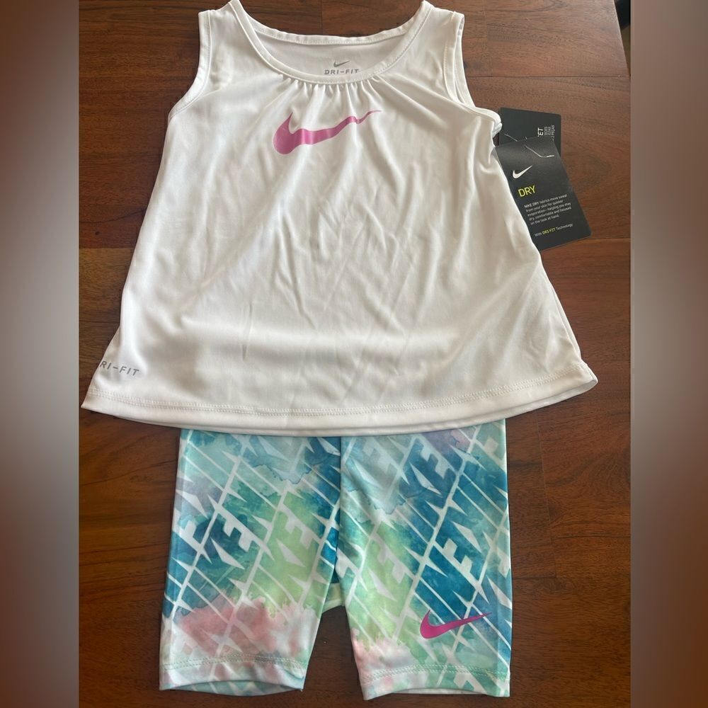 ❤️Nike Baby Girls Tank & Biker Short Set 24M